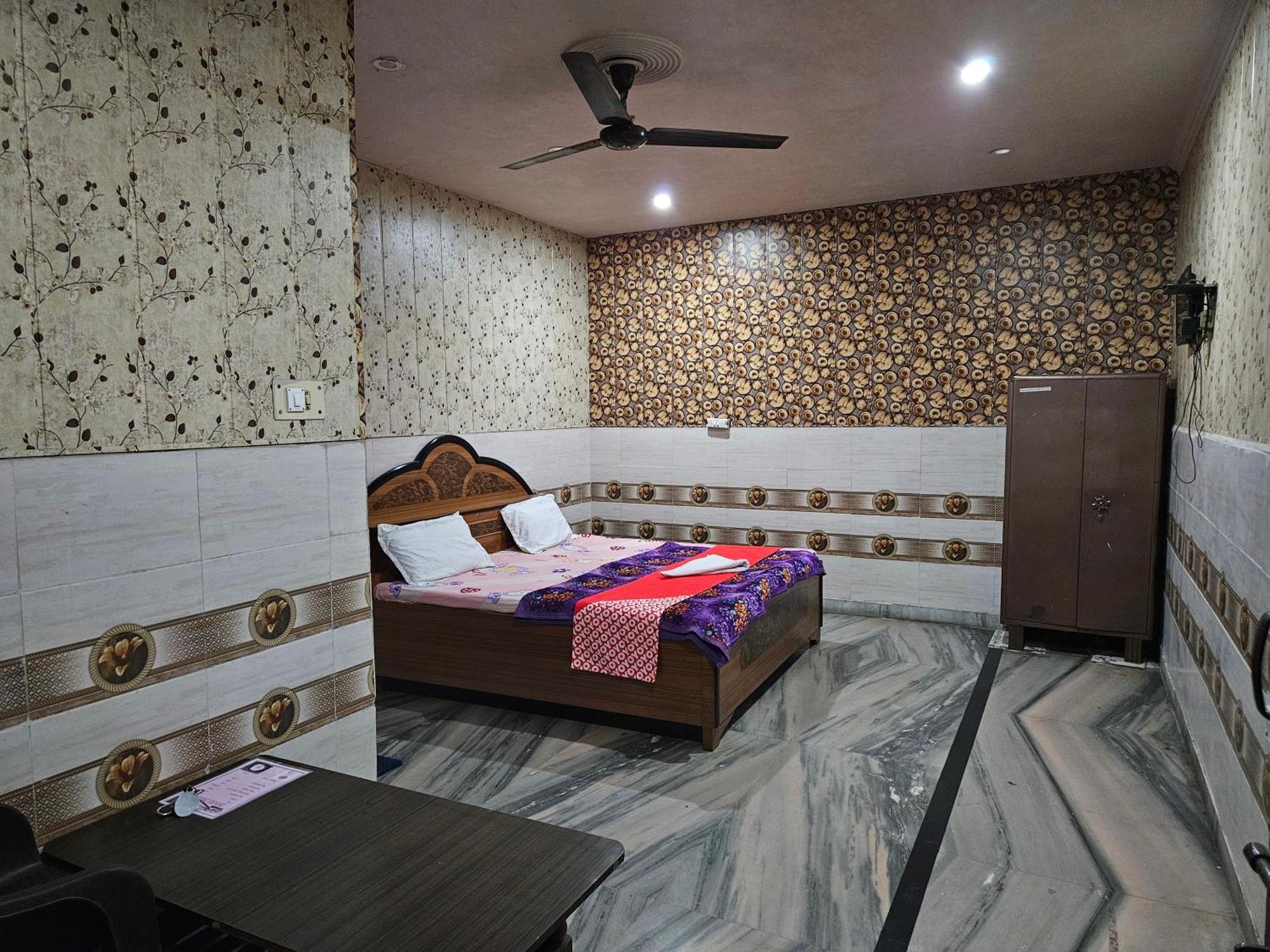 Hotel Chitrarth & Party Lawn Халдвані Екстер'єр фото